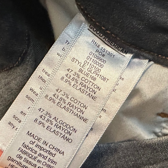 GOOD AMERICAN - Raw Hem Dark Wash Skinny Jeans - Picture 5 of 6